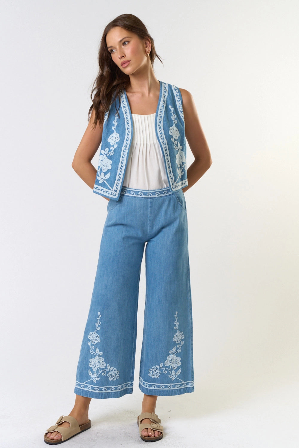 Embroidery Detail Crop Denim Pants
