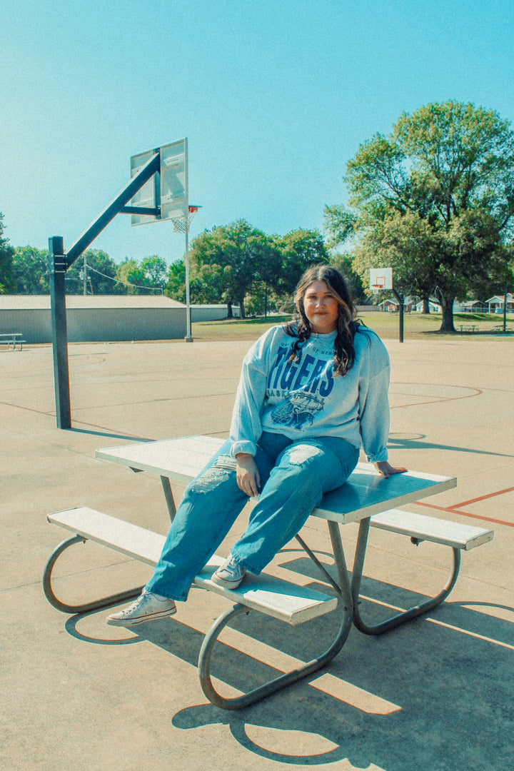 Underground Original Design: Memphis Tigers Basketball Oversized 90's Sweatshirt