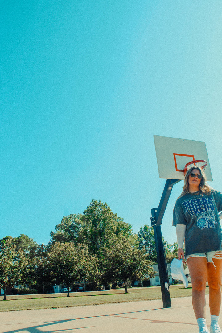 Underground Original Design: 90's Vintage Memphis Tigers Basketball Oversized TShirt