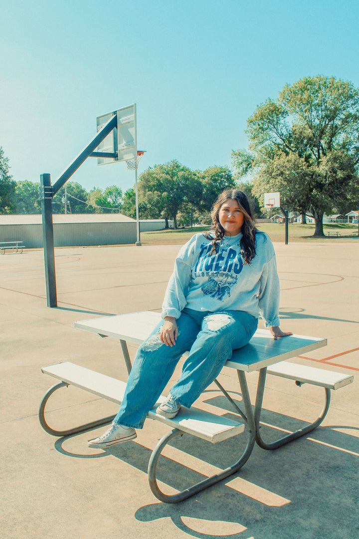 Underground Original Design: Memphis Tigers Basketball Oversized 90's Sweatshirt