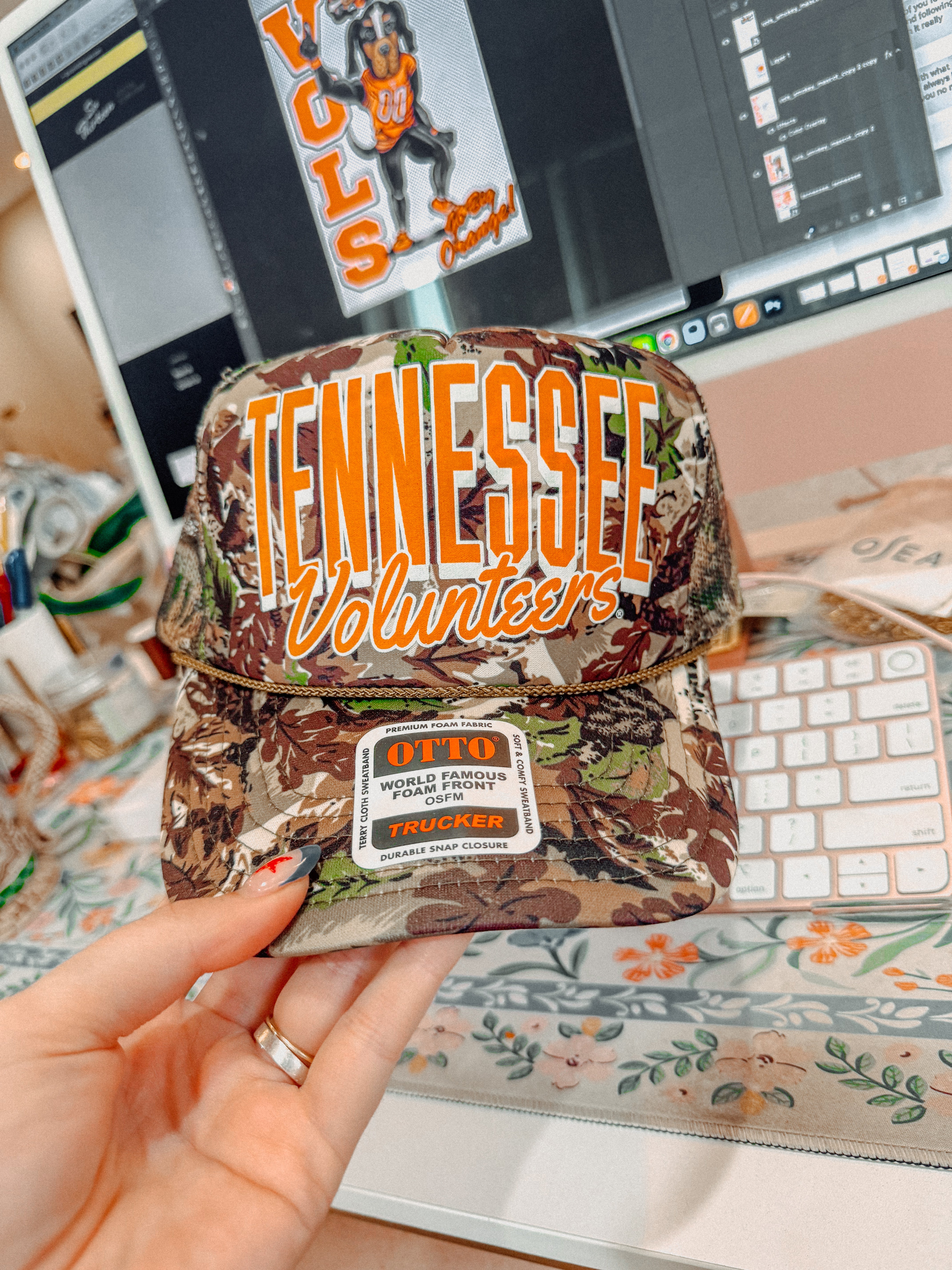 Tennessee Volunteers, White/Orange Game Day Trucker Hat