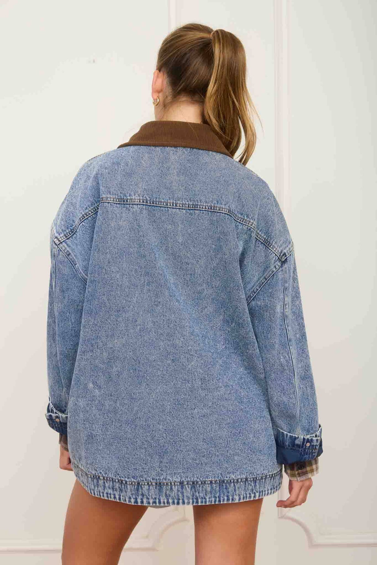 CONTRAST COLLAR LATCH HOOK WASHED DENIM JACKET