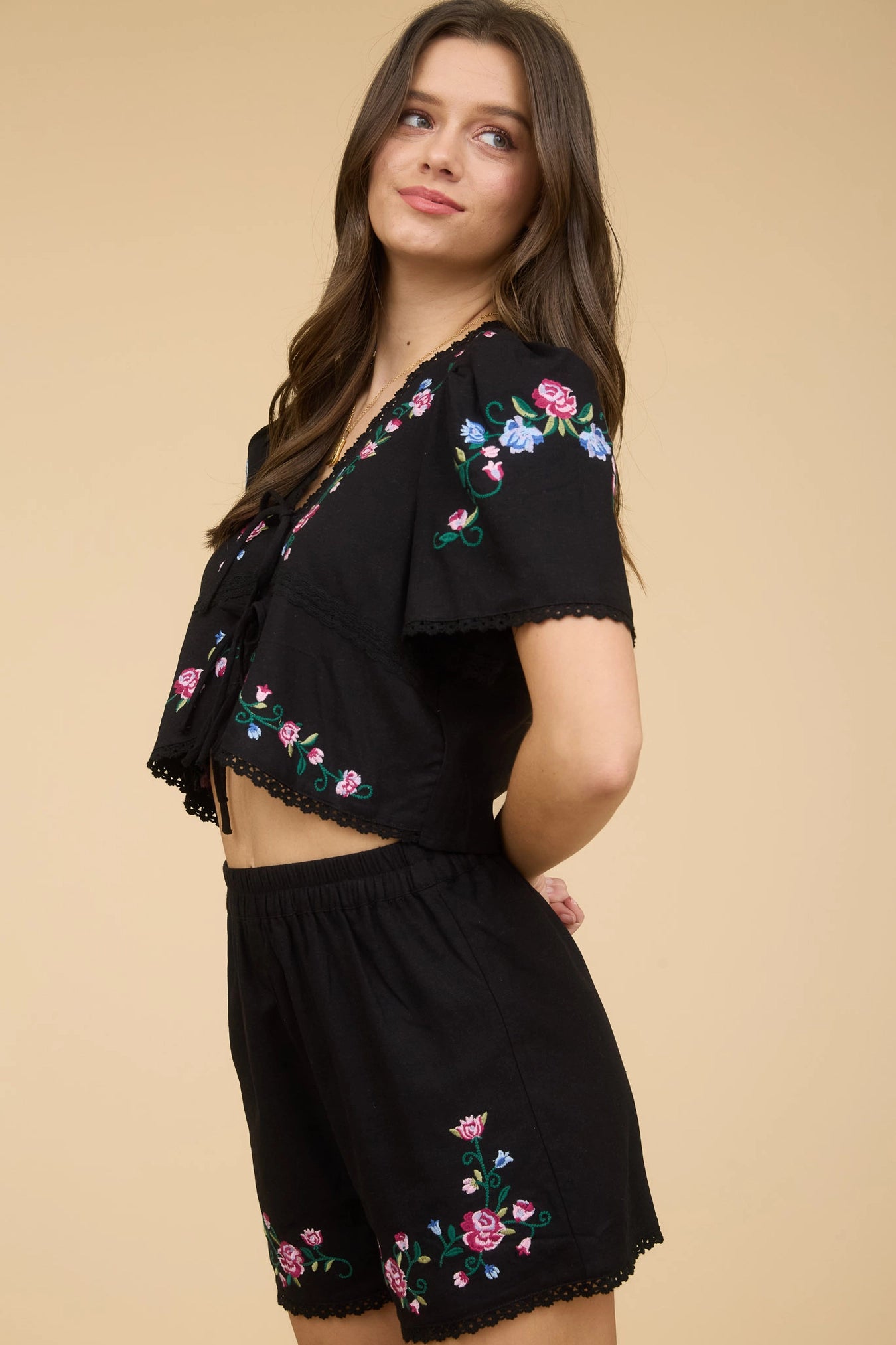 Floral Embroidery Western Style Shorts