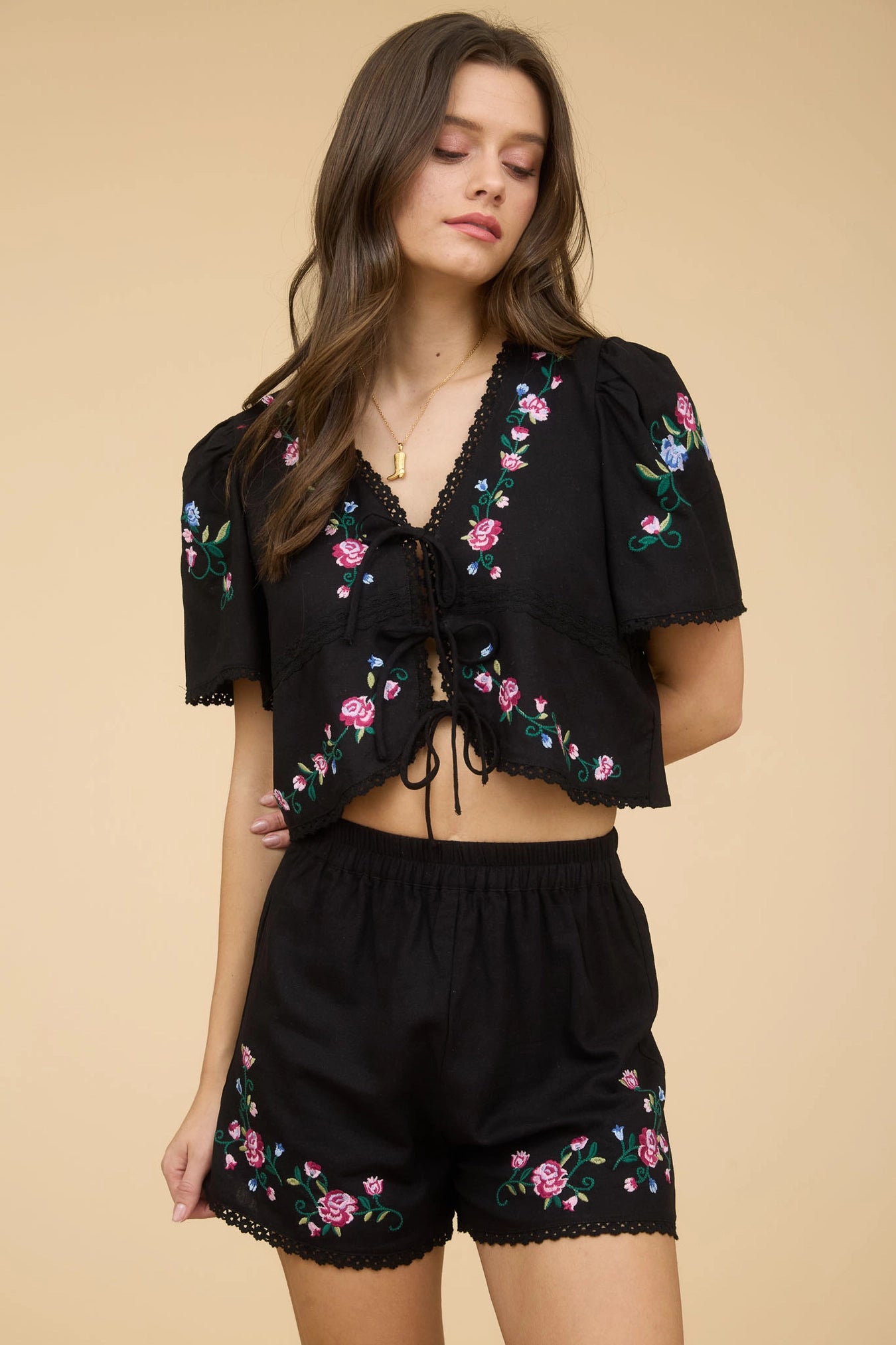 Floral Embroidery Western Style Shorts