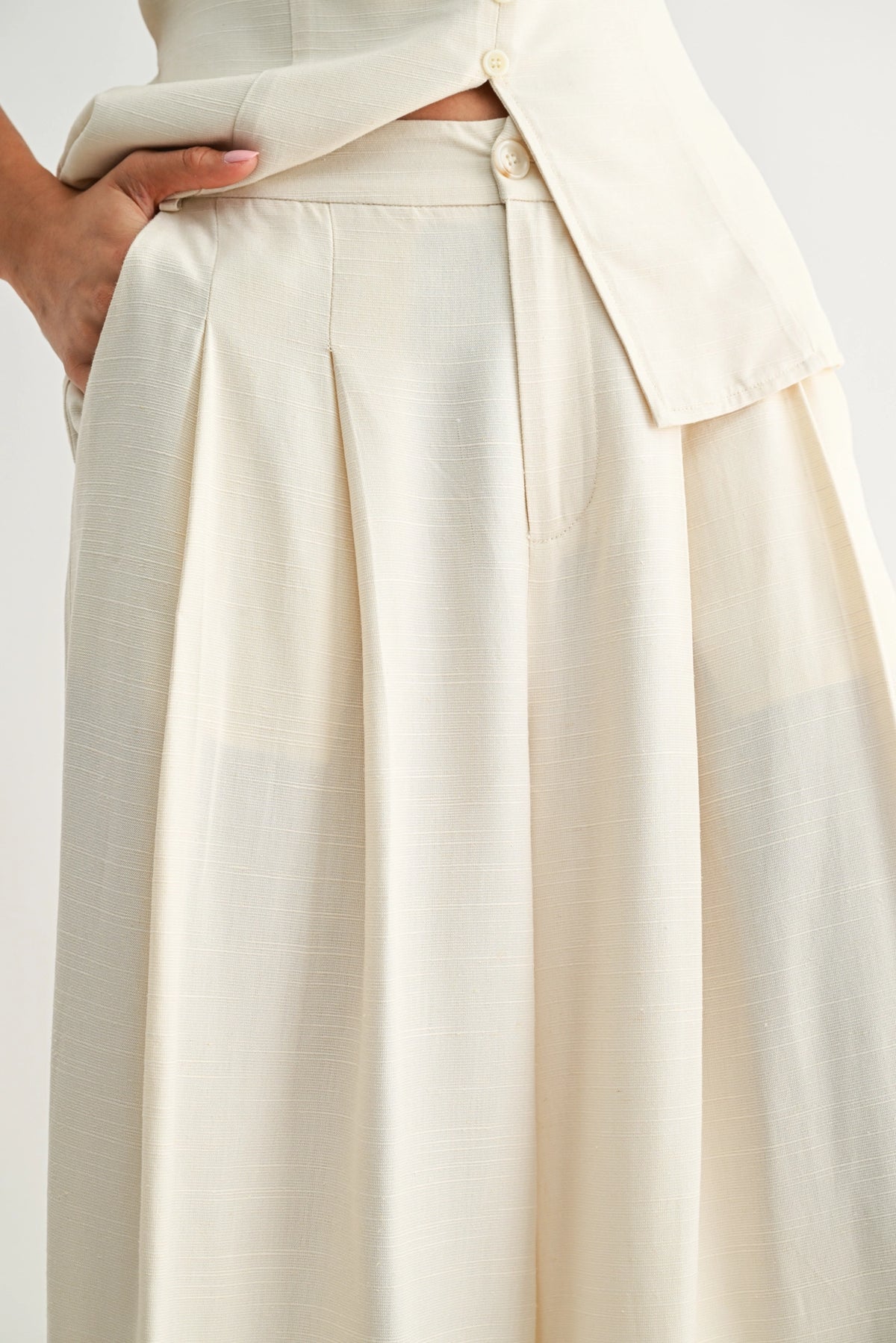 Linen Blend Wide-Leg Pleated Trousers