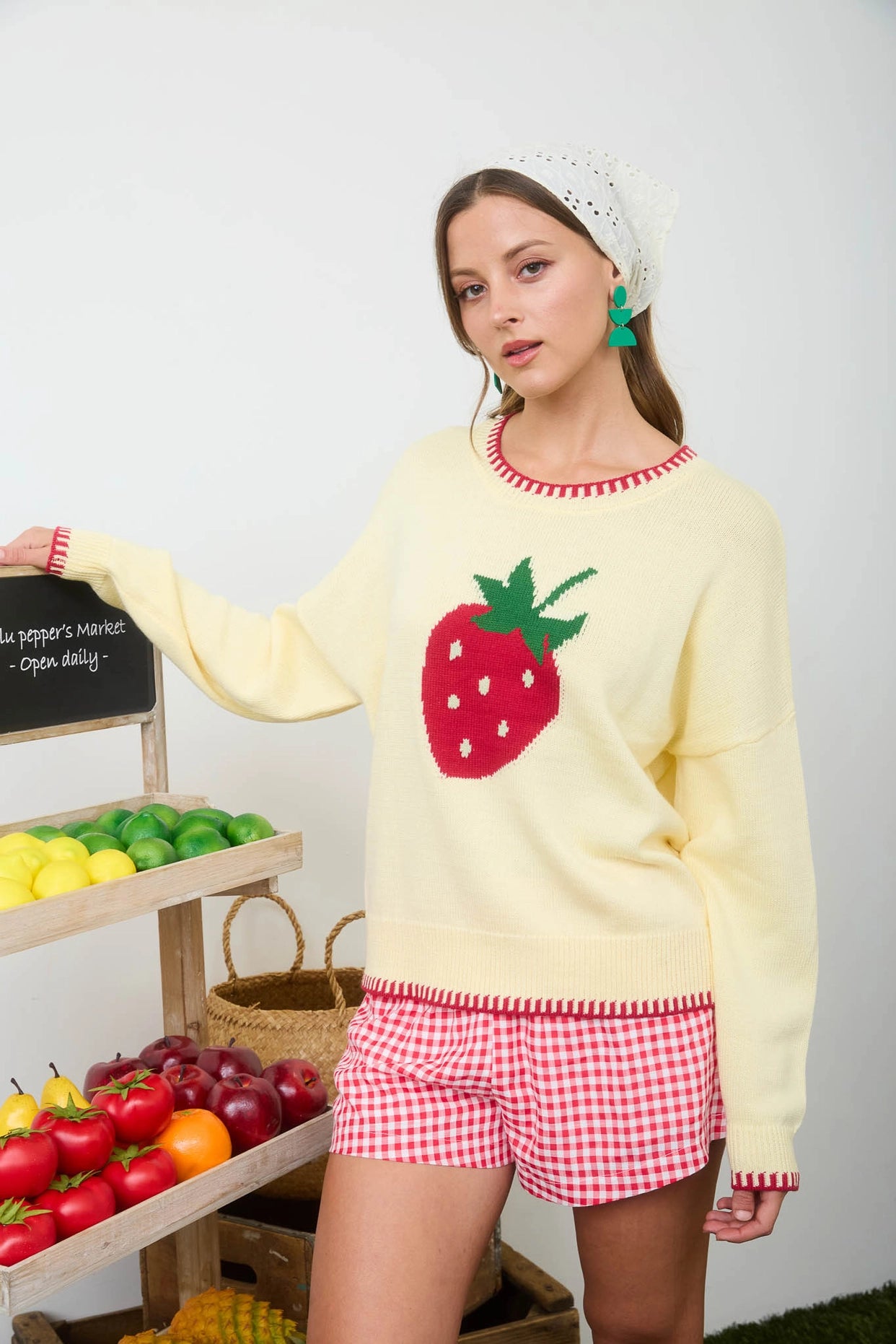 Strawberry Motif Contrast Stitch Knit Pullover