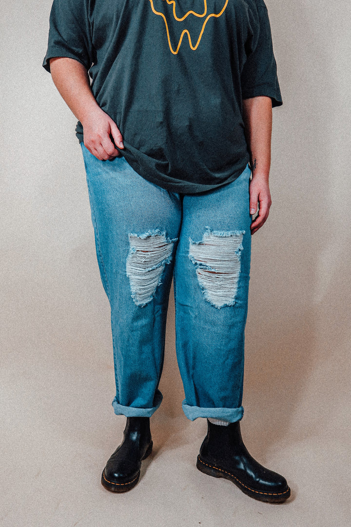 Light Wash Distressed Mom Jeans | Curvy